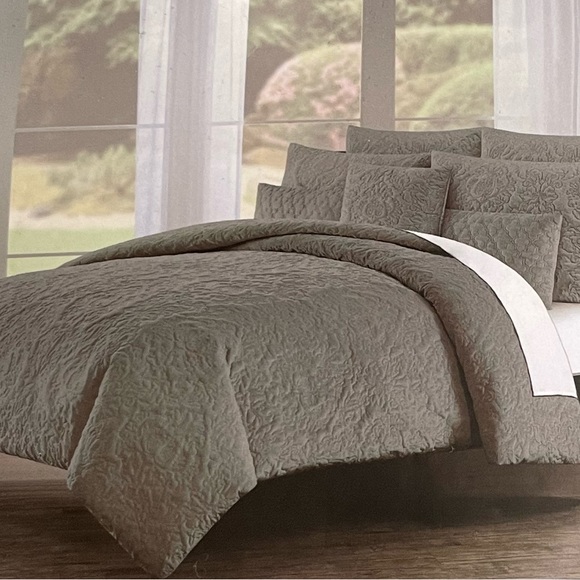 Tahari Bedding Tahari Luxurious Duvet Set Poshmark